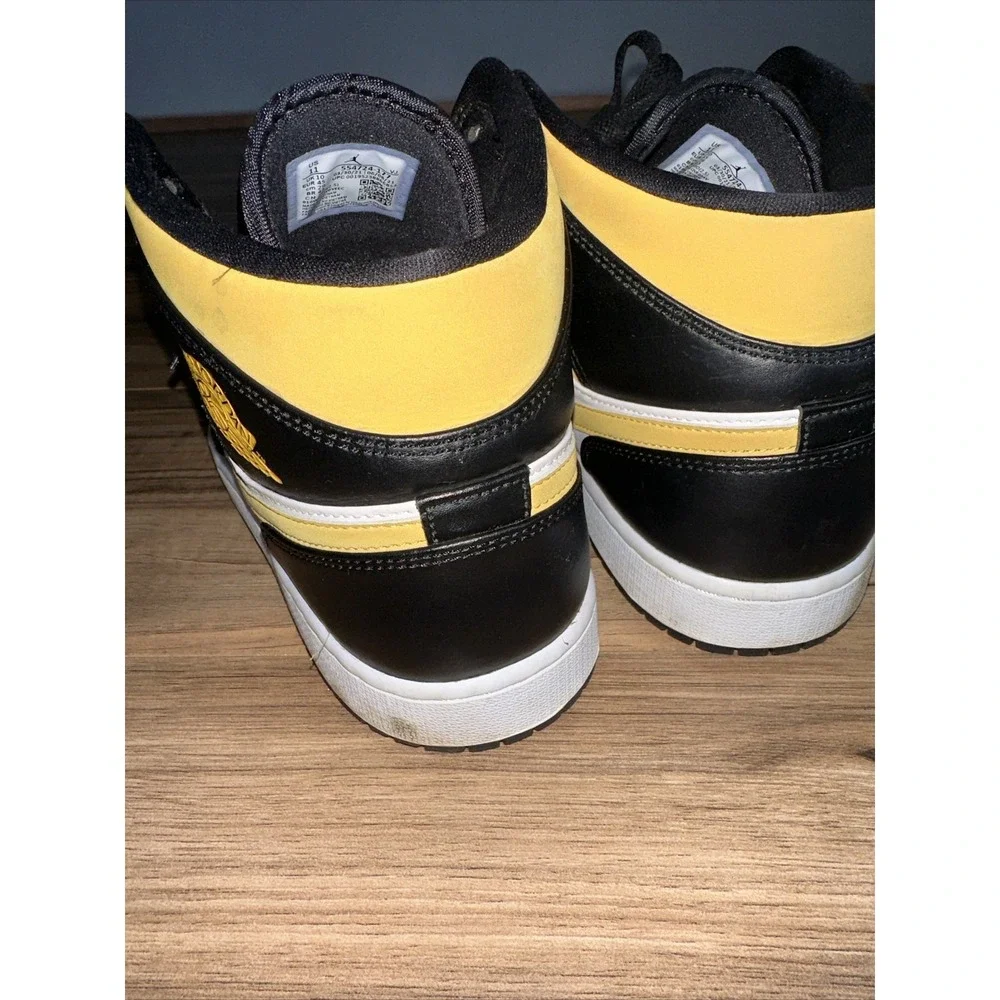 Size 11- Jordan 1 Mid Black University Gold 2021 With‎ Box